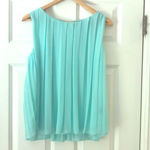 Turquoise sleeveless top
